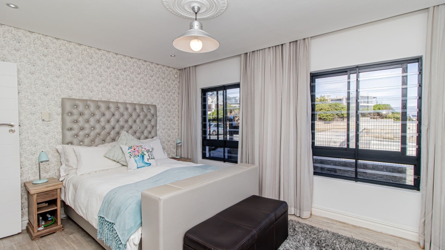 4 Bedroom Property for Sale in Beachfront Western Cape